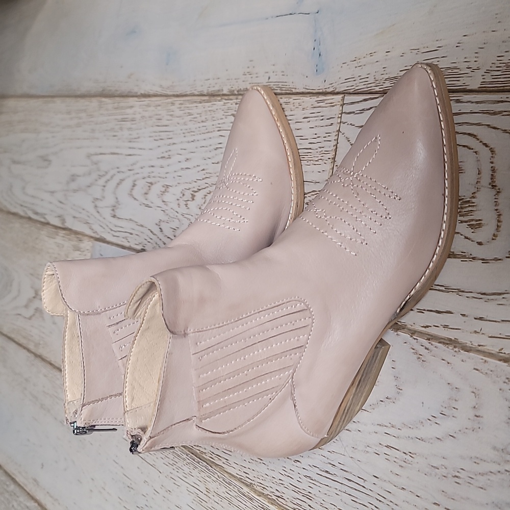 Anthropologie Silent D Puly Western Bootie 6.5/ 37 Taupe Nude Smooth Leather - Picture 3 of 11